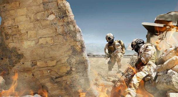 Στρατιώτες της ερήμου που καλύπτονται σε τάφρο με ραγισμένο τοίχο. - Φωτογραφία, εικόνα
