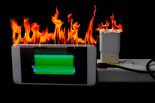 auf Feuer Adapter Smartphone-Ladegerät an Steckdose  - Foto, Bild