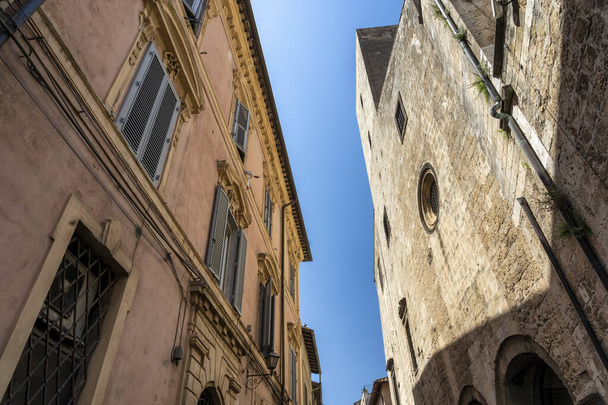 Тарквиния, Италия: исторический город
 - Фото, изображение