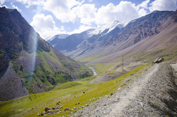 Kırgızistan 'daki Dağlar. Fotoğrafçı Orendovskaya Ylyana - Fotoğraf, Görsel