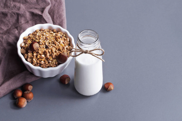 greek yoghurt drink with nuts granola - Φωτογραφία, εικόνα