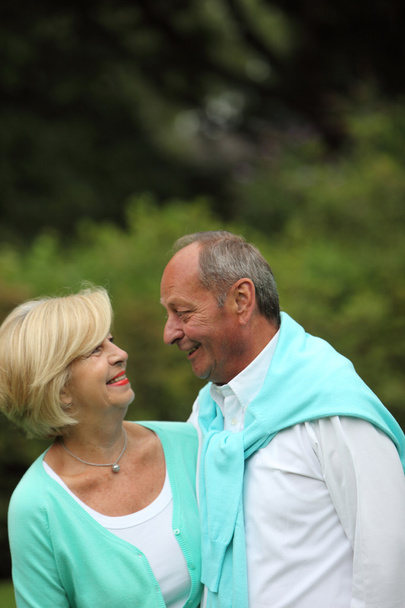 glückliches romantisches Seniorenpaar - Foto, Bild