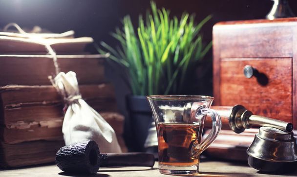 Brewing tea on a wooden table - Zdjęcie, obraz