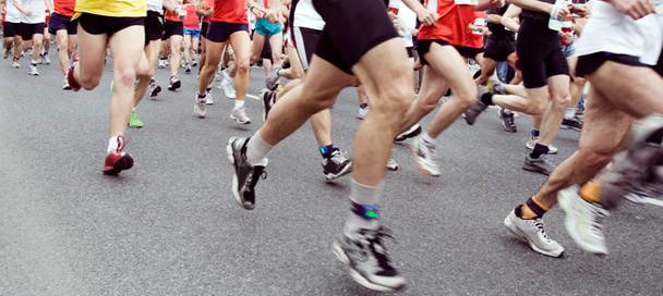 Марафонські бігуни на бігу в місті
 - Фото, зображення