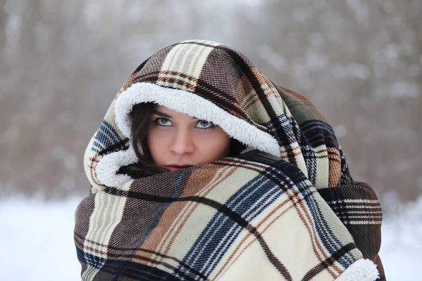 Krásná dívka v krásné zimní park - Fotografie, Obrázek