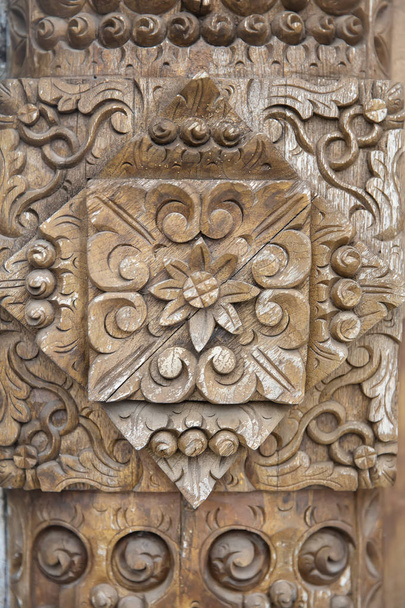 Primer plano de la artesanía tradicional de madera balinesa
 - Foto, Imagen