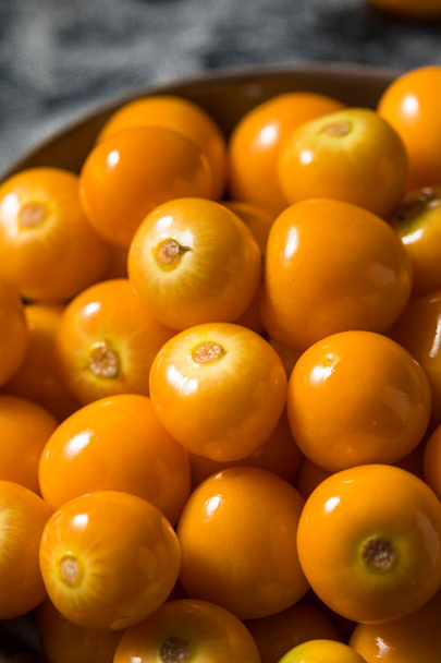 Raw Orange Organic Gooseberrries - Фото, зображення