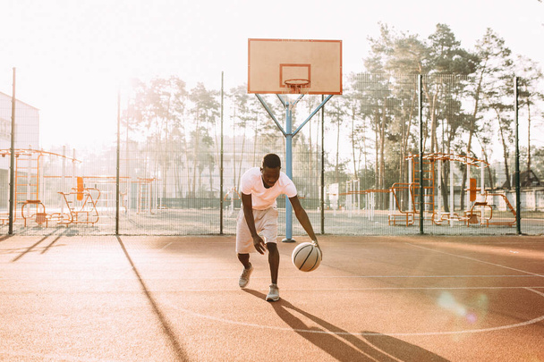 Strong African young sports people in the stadium in the open air to play basketball. - Fotoğraf, Görsel