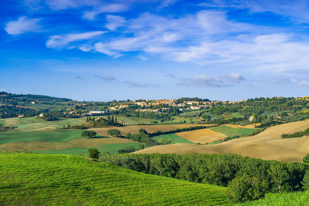 Toscane, landhuis en landschap op de heuvels van Val d 'Orcia - Italië - Foto, afbeelding
