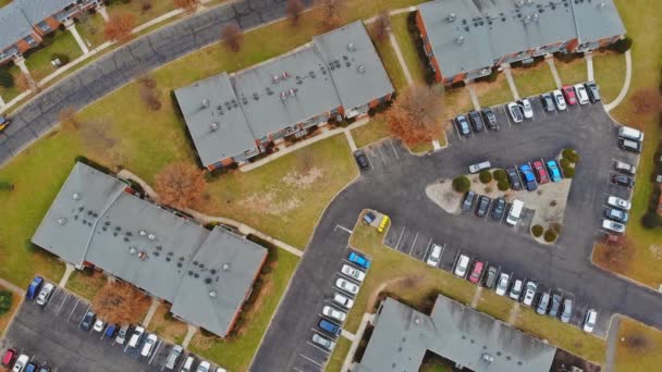Vista superior da área de dormir com estacionamento
 - Filmagem, Vídeo