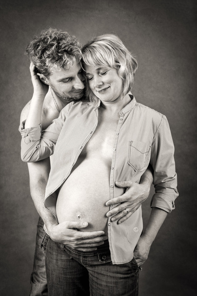 Loving happy couple, pregnant woman with her husband - Fotó, kép