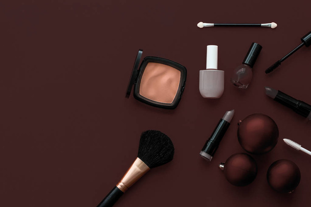 Conjunto de productos de maquillaje y cosméticos para la marca de belleza Christmas sal
 - Foto, Imagen