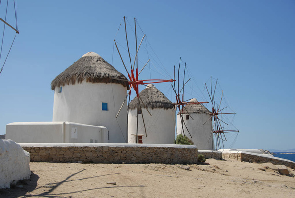 Wiatraki na wyspie Mikonos Grecja Europa - Zdjęcie, obraz