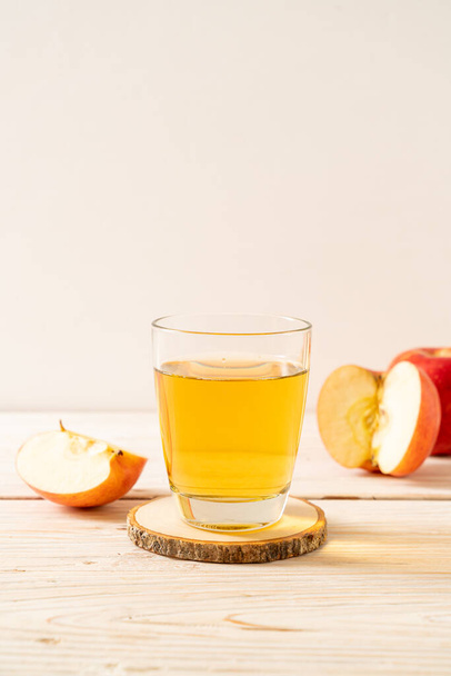 Apple juice with red apples fruits - Zdjęcie, obraz