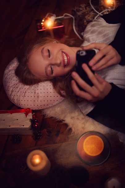 teenager looks through the phone on a winter day - Фото, зображення