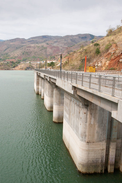 Verbot von Chat-Wasserkraftwerk im ländlichen Nordvietnam. - Foto, Bild