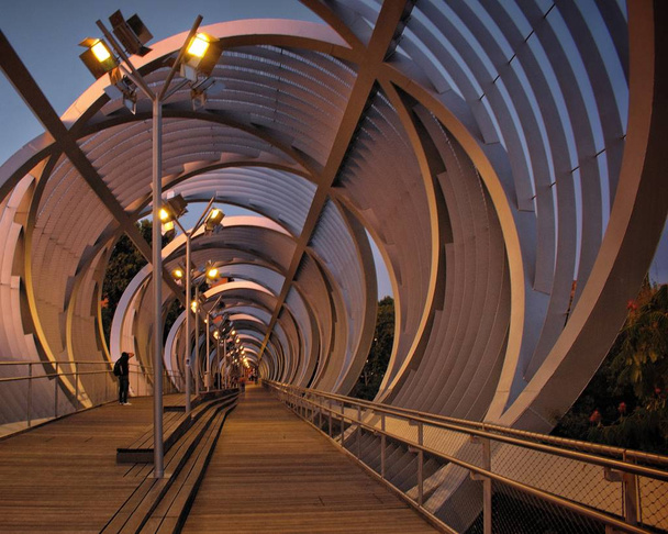 Металлический спиральный мост в Рио-де-Жанейро, современное проектирование
 - Фото, изображение