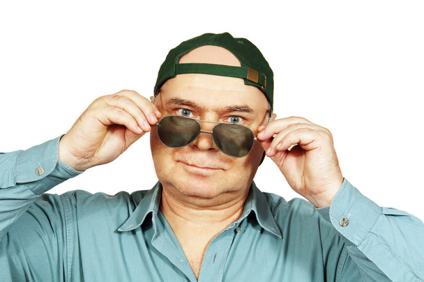 a man in a baseball cap and dark glasses. - Photo, Image
