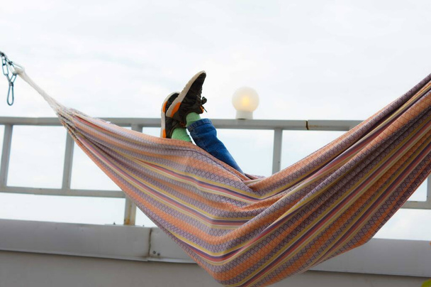 small child lying in a hammock. - Photo, Image