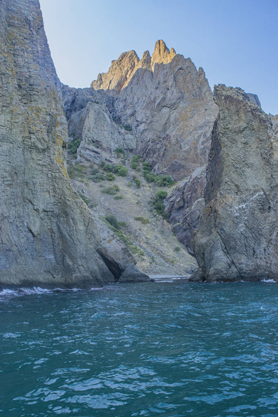 Kara-Dag βουνά, θέα των βράχων από τη θάλασσα, Κριμαία - Φωτογραφία, εικόνα