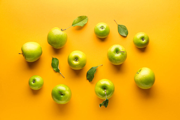 新鮮な熟したリンゴの色の背景 - 写真・画像