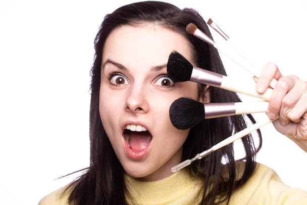 attractive girl does makeup, makeup brush - Φωτογραφία, εικόνα