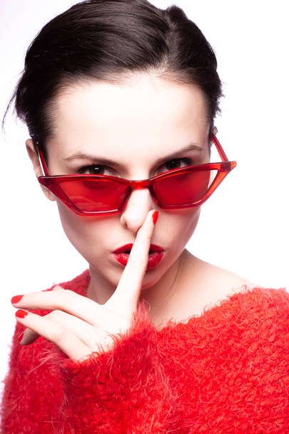 young woman in red sunglasses, red lipstick, red sweater - Foto, afbeelding