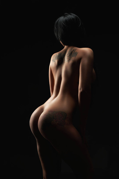 Sexy back and buttocks of naked brunette. - Foto, Imagen