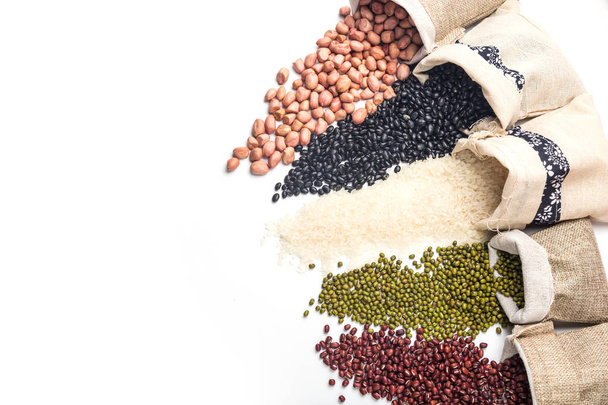Los granos enteros son ricos en nutrientes
 - Foto, Imagen