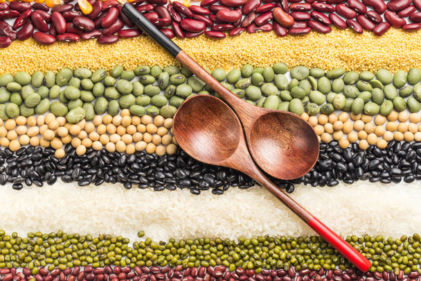 Los granos enteros son ricos en nutrientes
 - Foto, Imagen