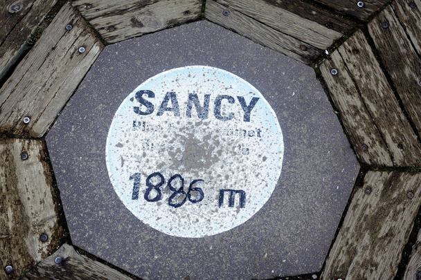 Pastilka označující vrchol Puy de Sancy - Fotografie, Obrázek