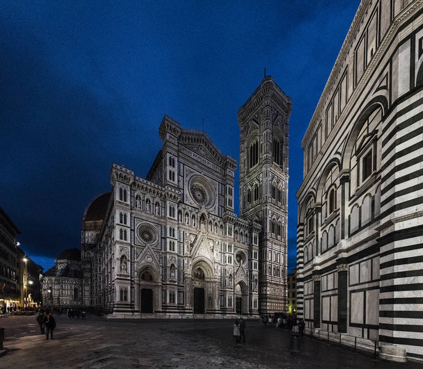 Duomo di Firenze Cathedral at night with the Baptistery of St.Jo - Photo, Image