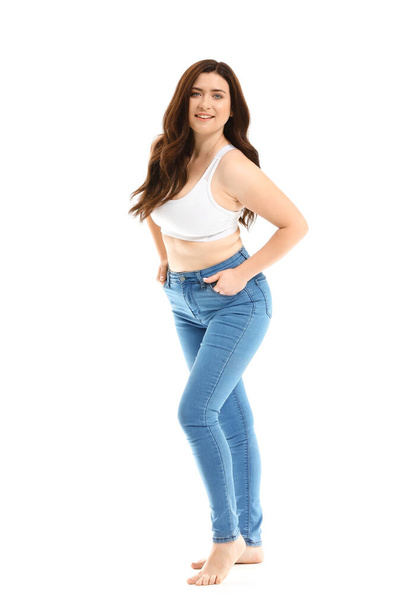 Corpo jovem mulher positiva no fundo branco
 - Foto, Imagem