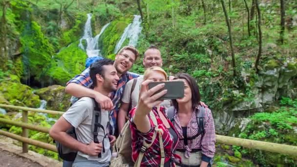Five very attractive young people are taking a selfie together. They're out on a trip in the nature. - Footage, Video