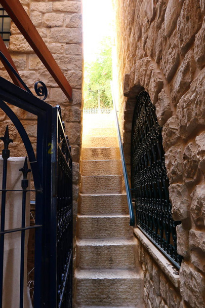 Safed é uma cidade de cabalistas no norte do estado de Israel, uma cidade santa para os judeus. Localizado a uma altitude de 900 m acima do nível do mar nas montanhas da Alta Galileia
  - Foto, Imagem