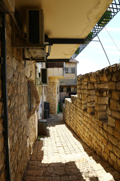 Safed to miasto Kabalistów na północy państwa Izrael, święte miasto dla Żydów. Położony na wysokości 900 m nad poziomem morza w górach Górnej Galilei  - Zdjęcie, obraz