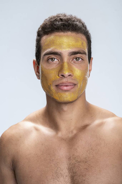 Serious young man caring of his skin - Photo, Image