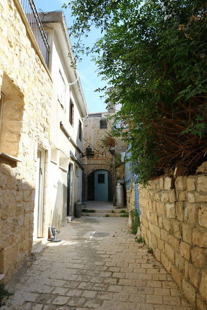Safed é uma cidade de cabalistas no norte do estado de Israel, uma cidade santa para os judeus. Localizado a uma altitude de 900 m acima do nível do mar nas montanhas da Alta Galileia
  - Foto, Imagem