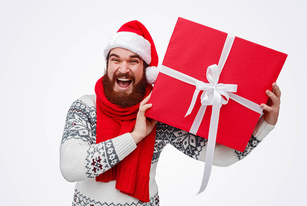 Excited male with big Christmas gift box - Zdjęcie, obraz