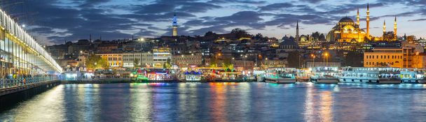 Pohled na panorama věže Galata a panorama města Istanbulu v Istanbulu, Turecko - Fotografie, Obrázek