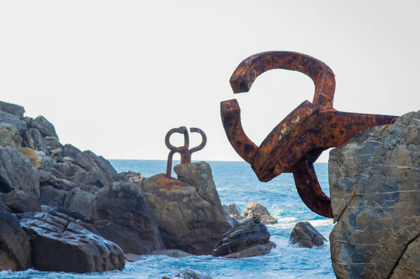 скульптуры гребень ветров в Donostia, Сан-Себастьян, Испания
 - Фото, изображение