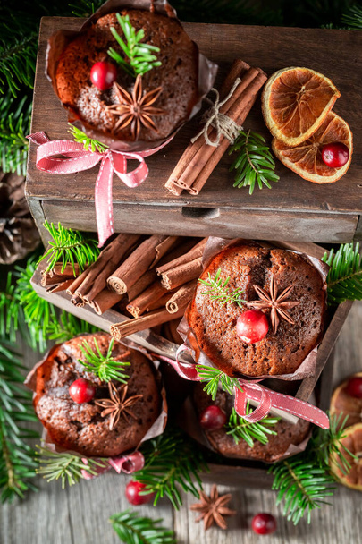 Closeup of Gingerbread muffins for Christmas with cranberry and ribbon - Foto, Imagem