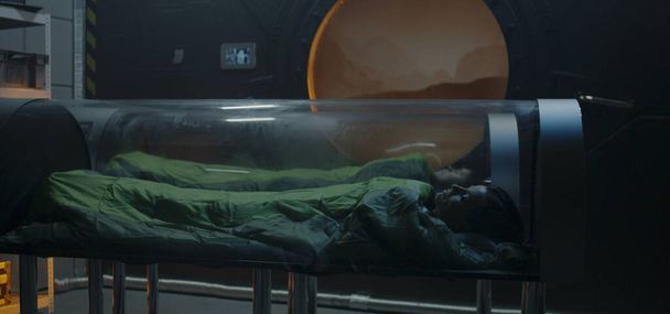 Üvegkapszulában alvó űrhajósok - Fotó, kép