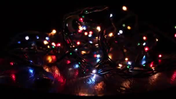 Αναβοσβήνει τα Χριστούγεννα χρωματιστά φώτα  - Πλάνα, βίντεο