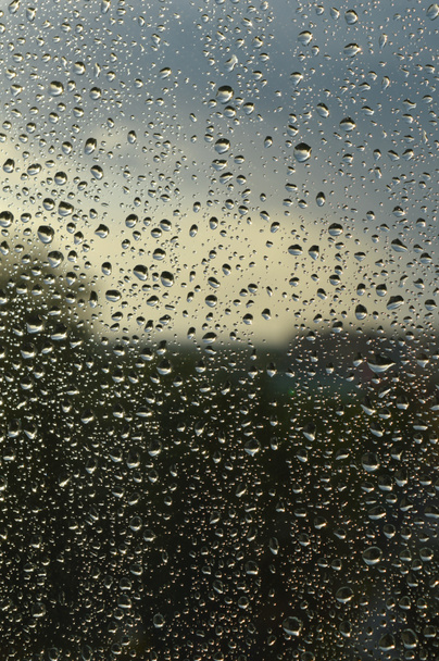 Krople deszczu na okno, deszczowy dzień - Zdjęcie, obraz