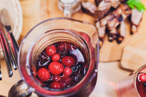 Fresh homemade stewed cherries in a cup. - Foto, Bild