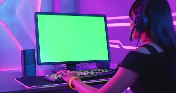 cyber sport gamer with computer - 写真・画像