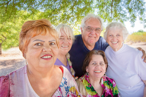 Group of smiling senior friends together outdoors - Fotoğraf, Görsel