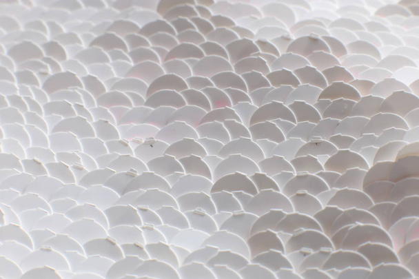 Fondo de brillo de lentejuelas blancas, textura con brillo iridiscente parpadeante
 - Foto, Imagen