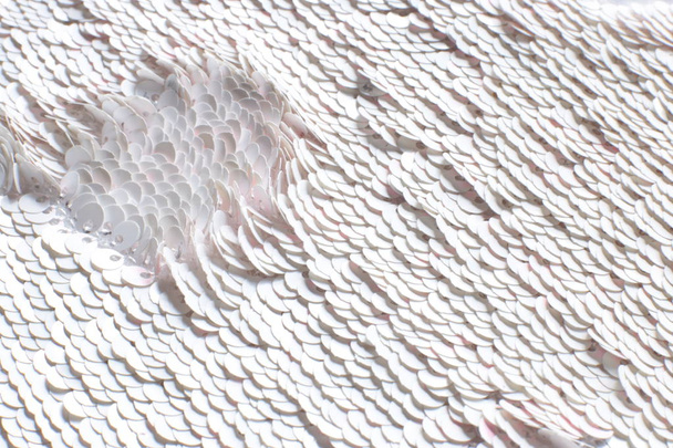 Fundo de lantejoulas brancas brilho, textura com cintilação brilho iridescente
 - Foto, Imagem